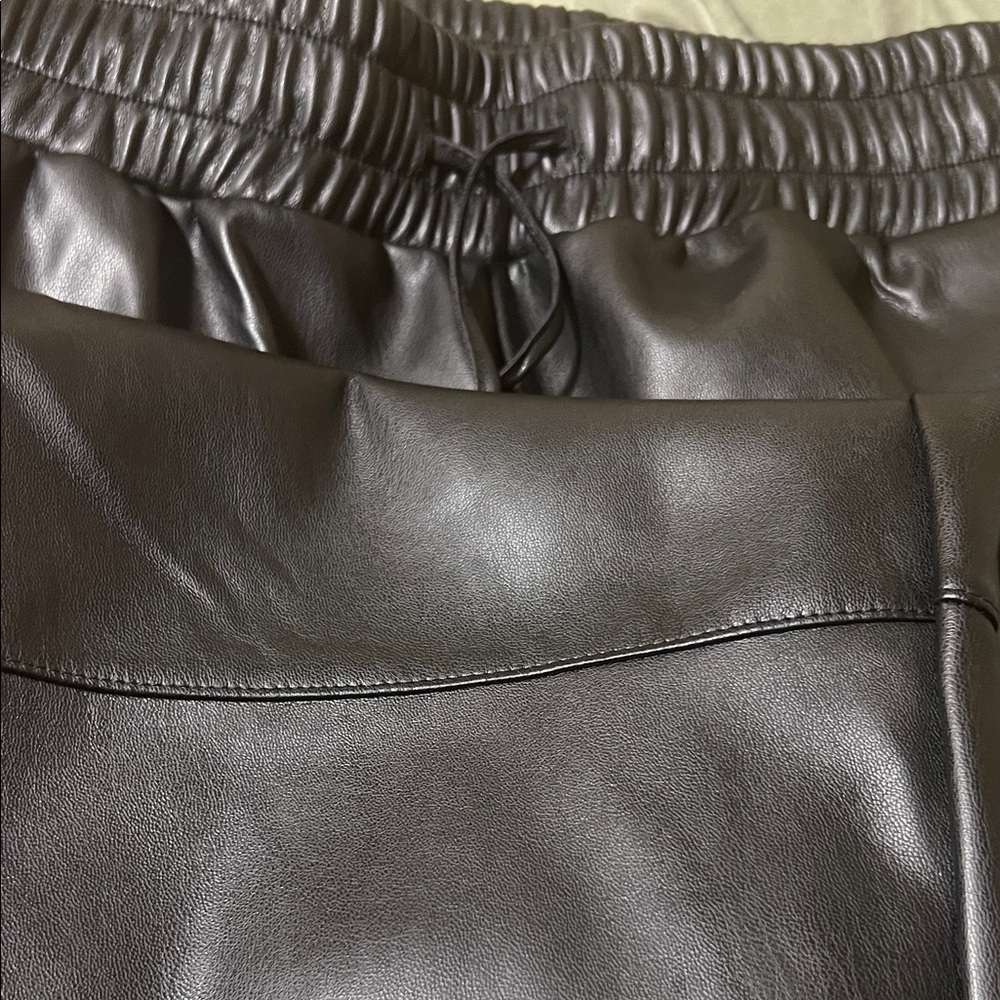 bebe Black Ankle Cropped Pants - Picture 12 of 12